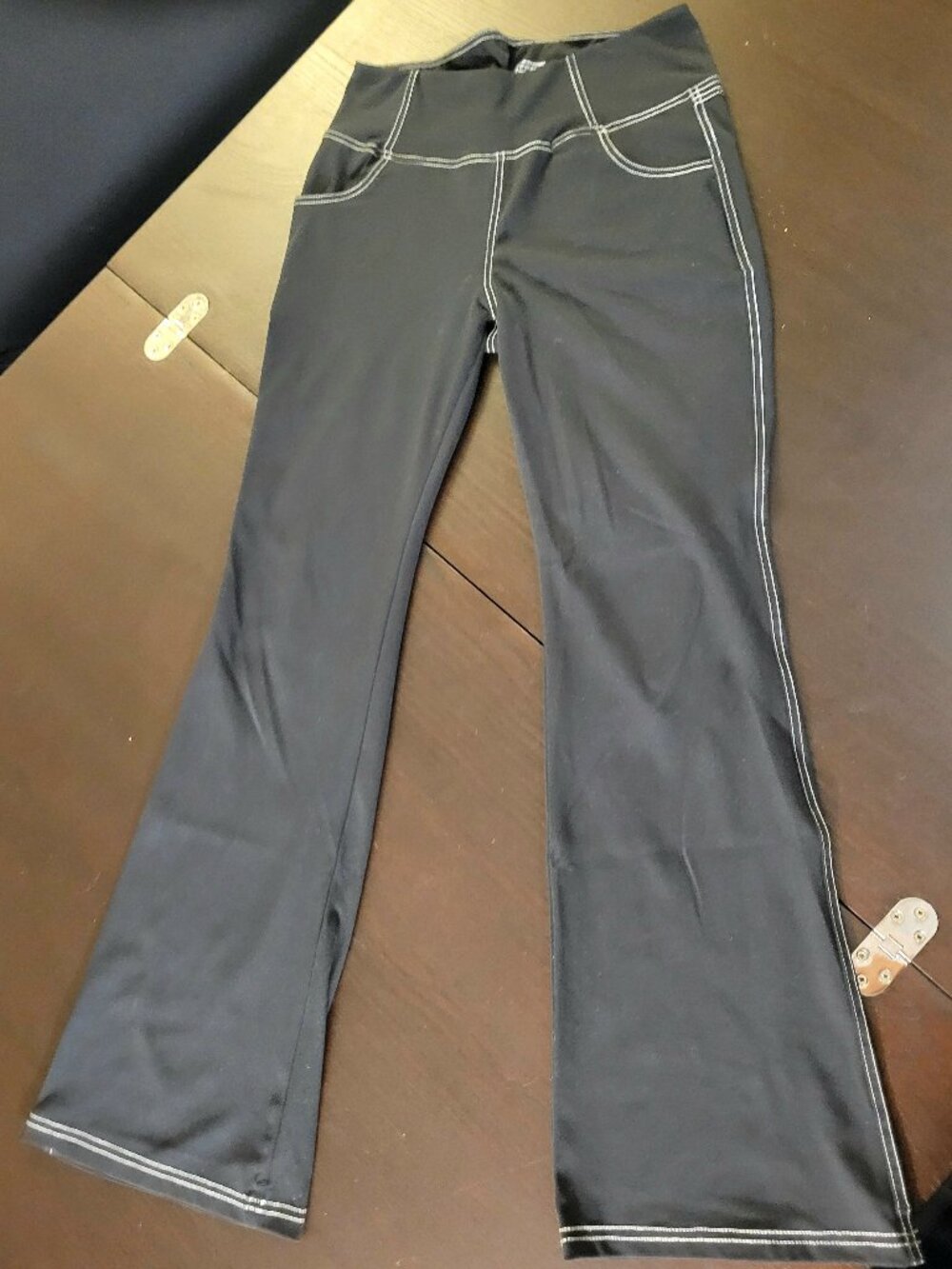 VOOVEEYA black high-waisted flared yoga pants